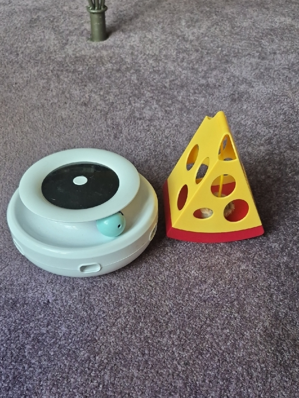 Cat Toy Bundle – Interactive Ball Track & Cheese Hideout Toy